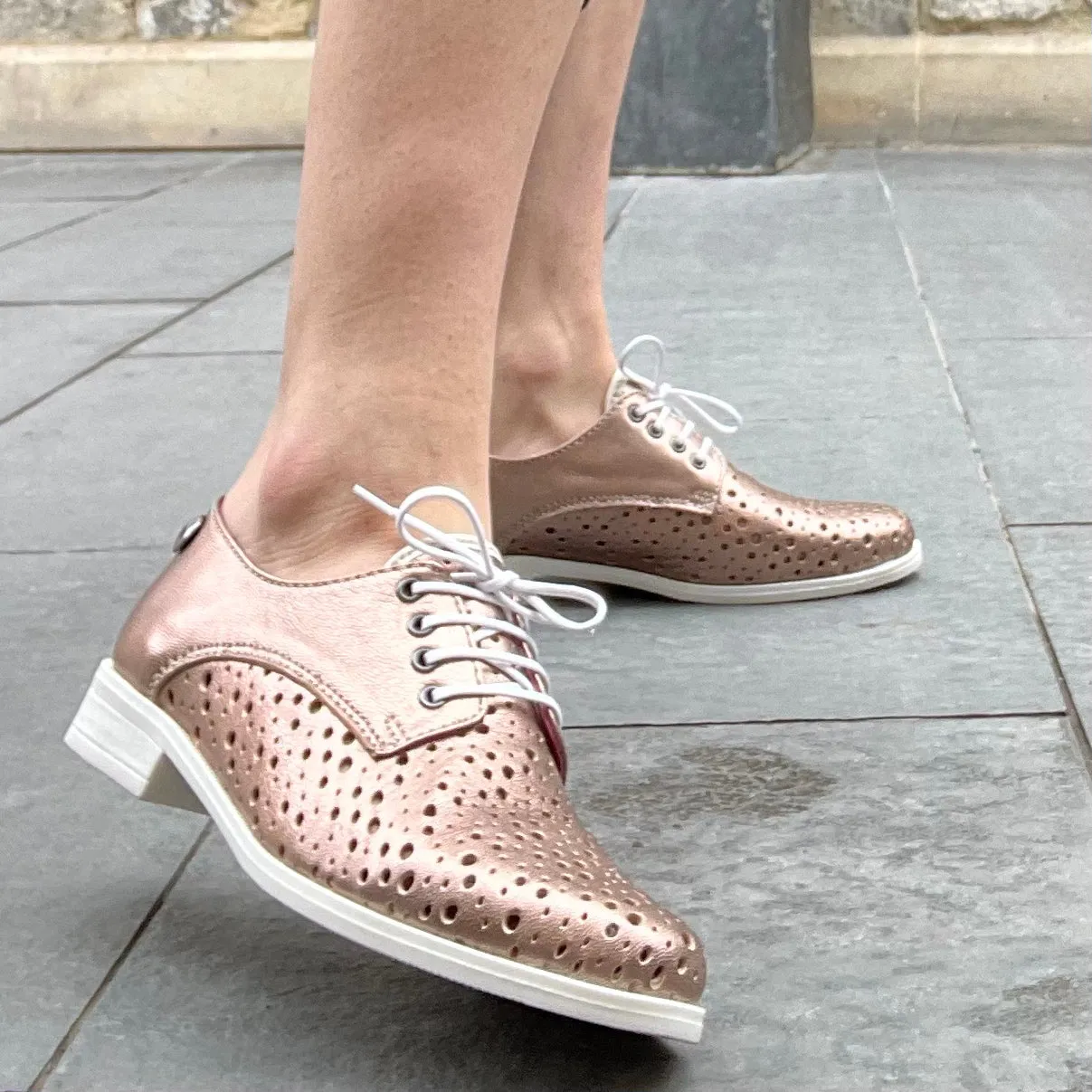 Cordon -Rose gold lace up shoe