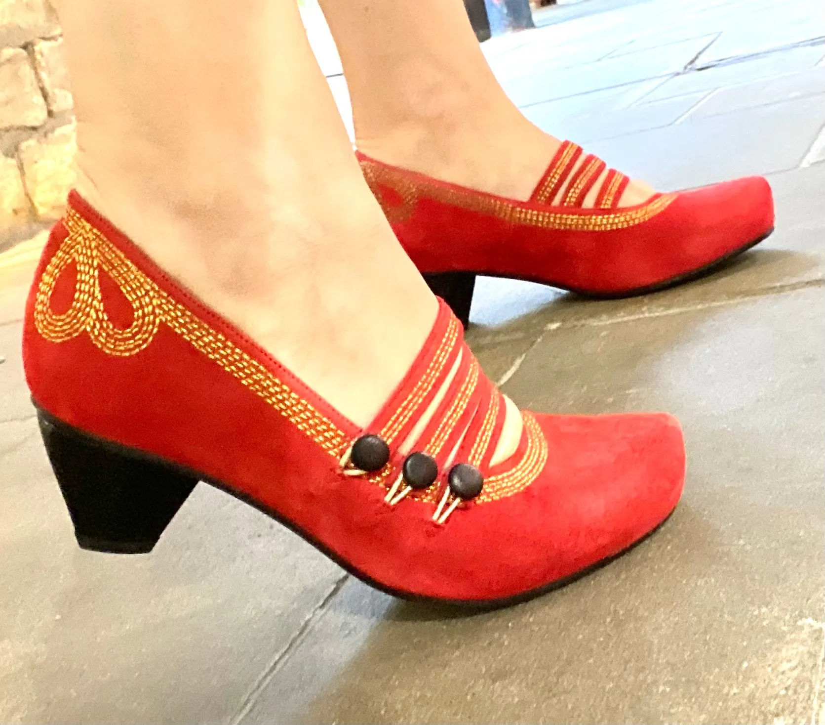 Lichido - Red/Gold Low heel cork shoe