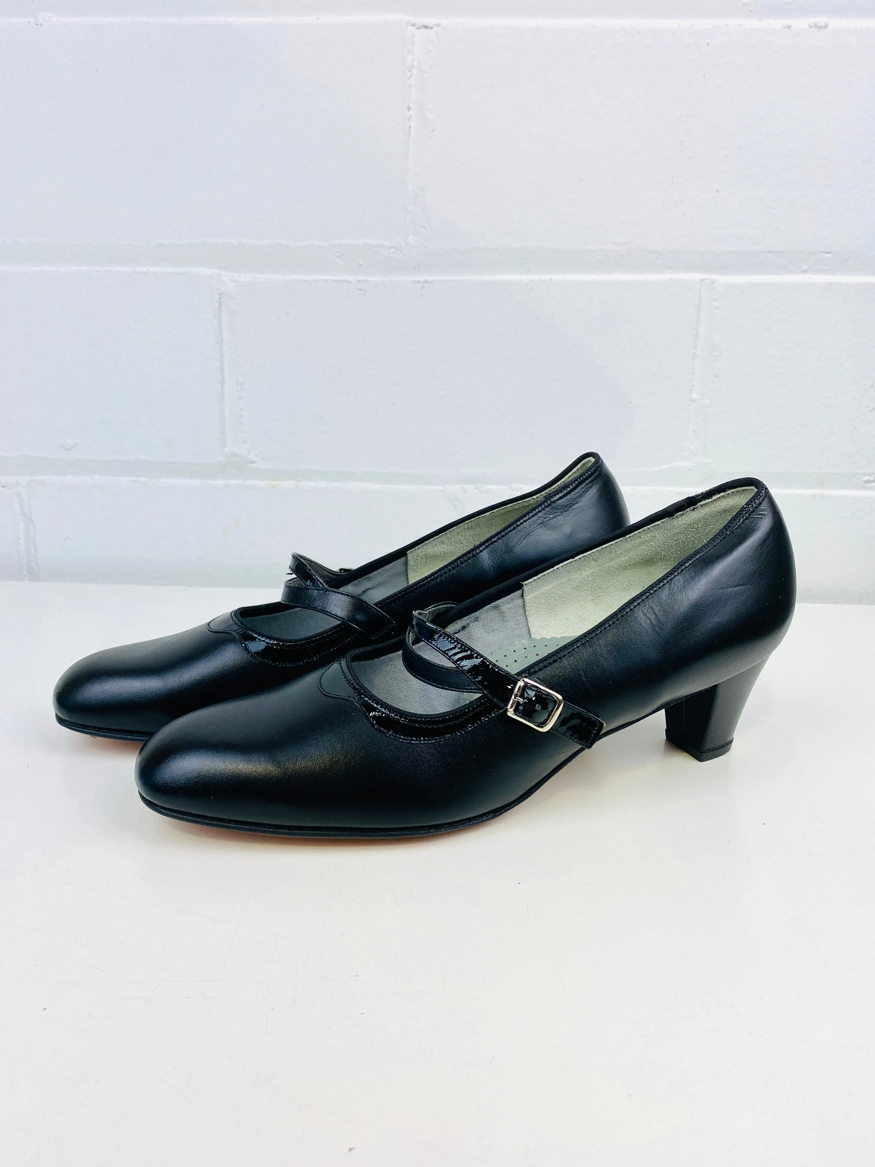 Vintage Deadstock Shoes, Women's 1980s Black Leather Mid-Heel Pumps, NOS, 8292