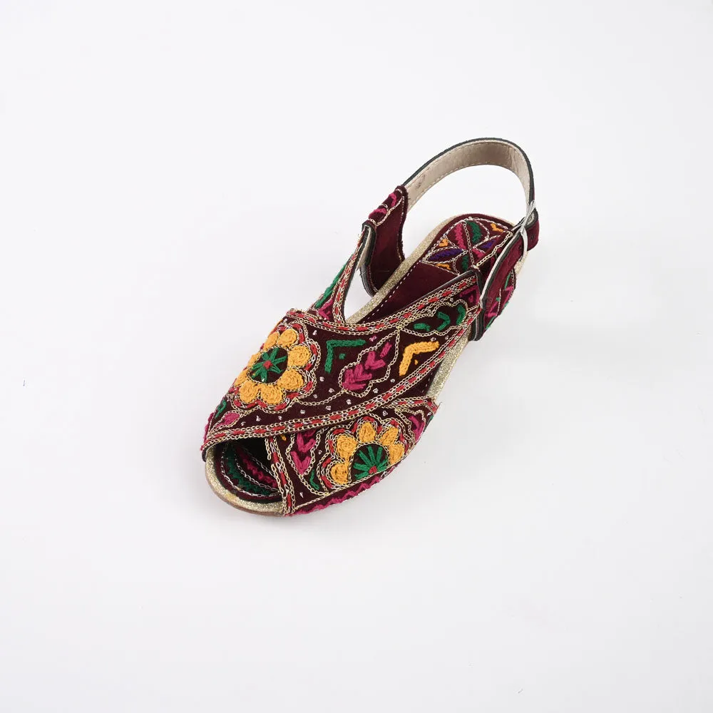 Women's Sighisoara Embroidered Design Peshawri Chappal